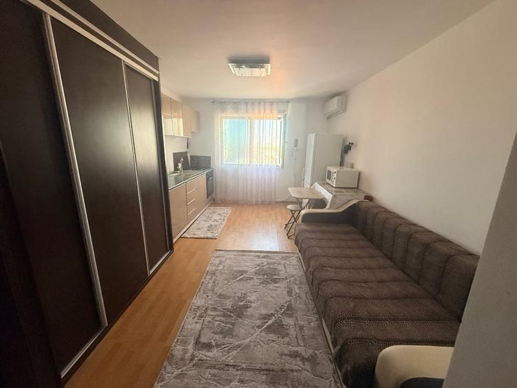 Garsonieră decomandată, mobilată în Far