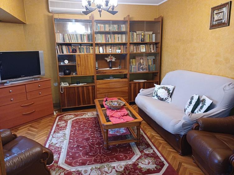 Apartament cu 3 camere decomandat în 1 Mai