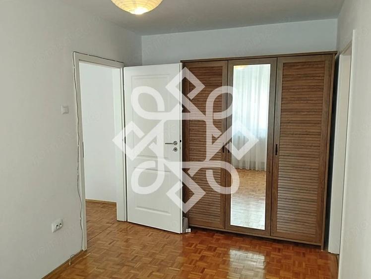 Apartament cu 3 camere semidecomandat în Rogerius