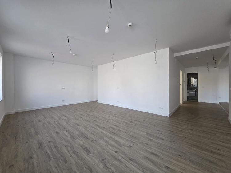 Apartament cu 3 camere decomandat, mobilat în P-ța Universității