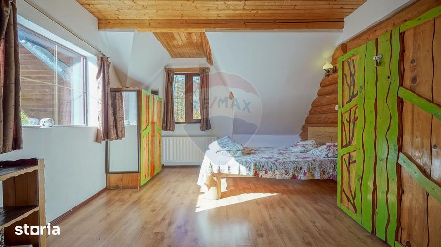 Casă cu 8 camere cu Teren 1000 Mp în Central