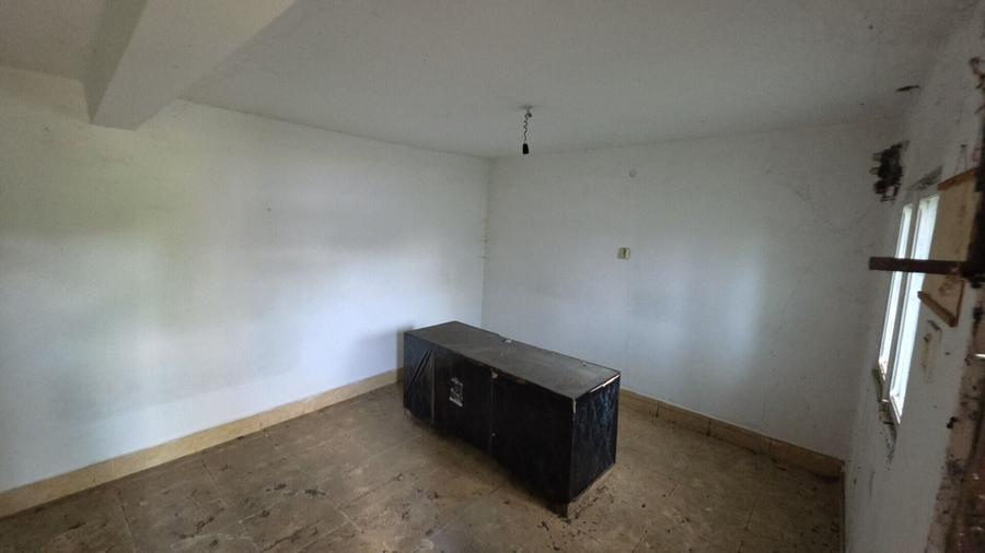 Casă individuală cu 6 camere cu Teren 1444 Mp în Central
