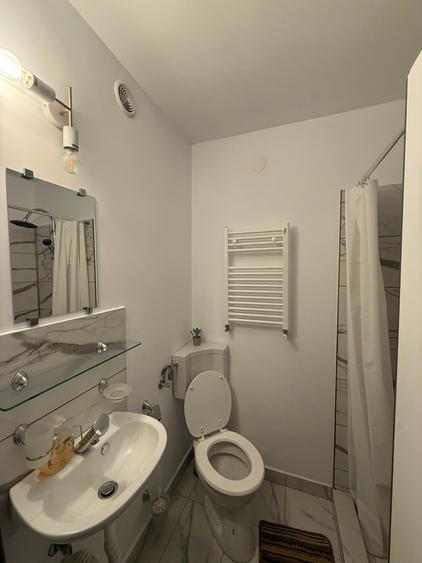 Casă individuală cu 30 camere cu Canalizare în Ultracentral