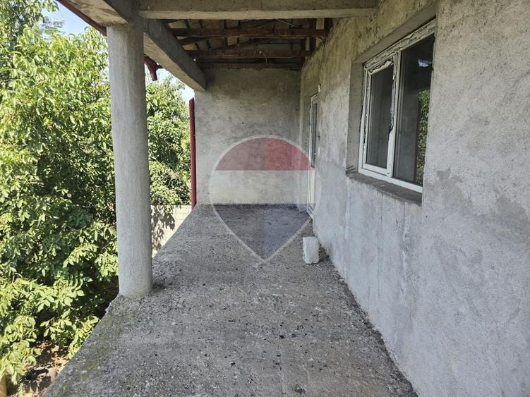 Casă individuală cu 6 camere cu Teren 2600 Mp în Bulbucata