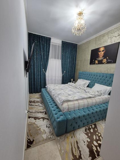 Apartament cu 3 camere decomandat în Roșu