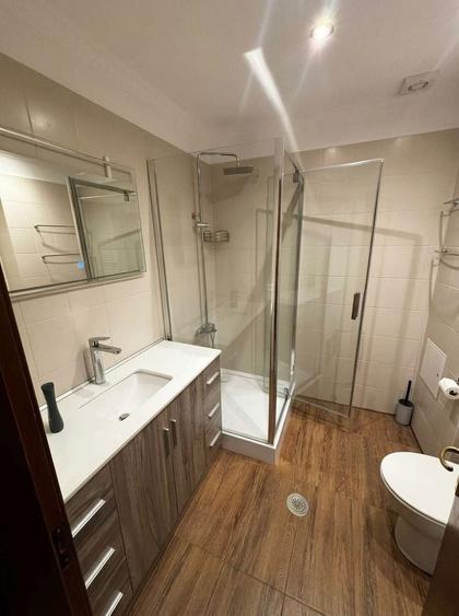 Apartament cu 3 camere decomandat, mobilat în Primăverii