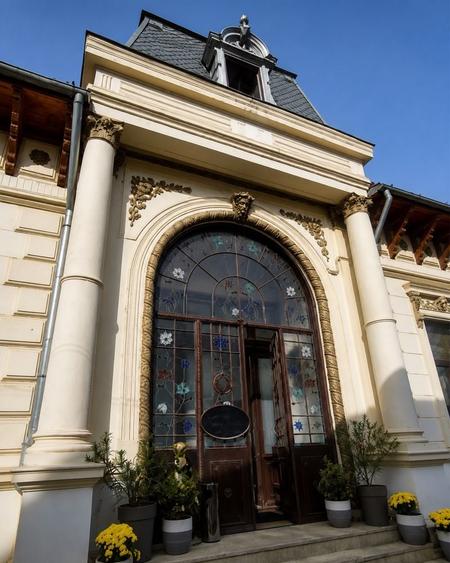 Casă cu 4 camere în Central