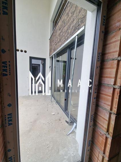 Apartament cu 4 camere decomandat în Cristian