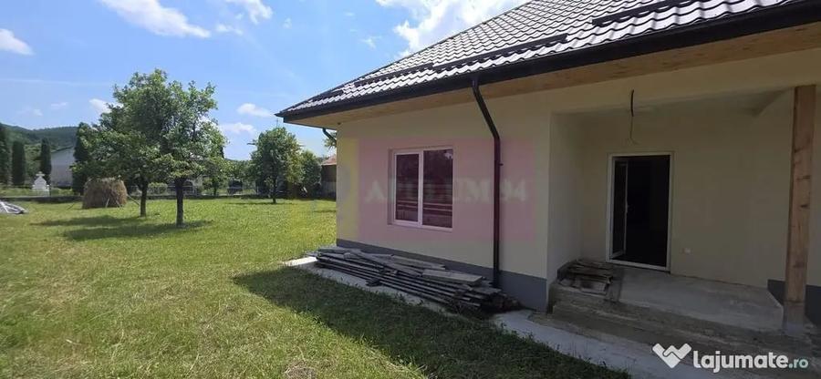 Casă cu 4 camere cu Teren 1001 Mp în Brebu