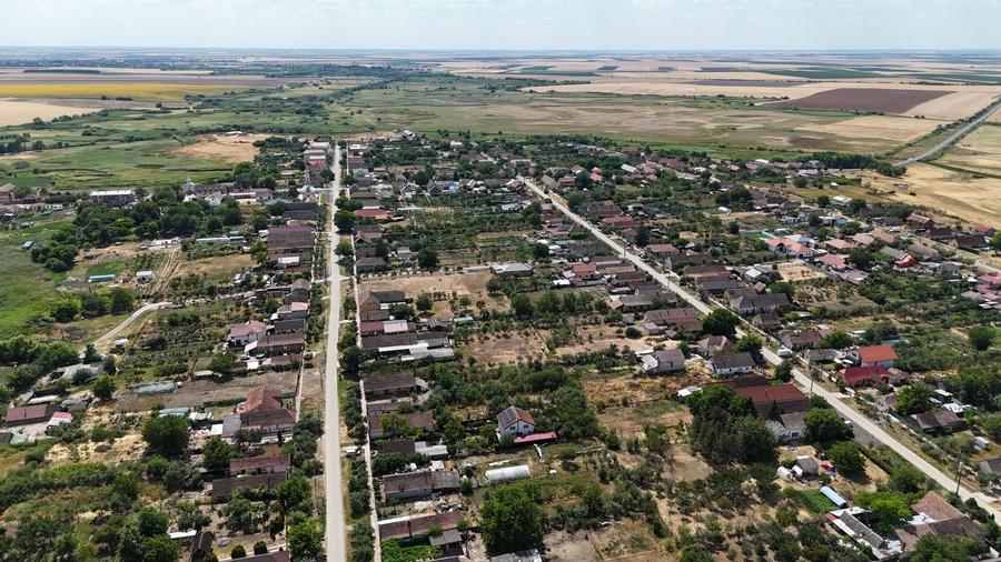 Teren Construcții intravilan de 90000 mp, în Bărăteaz