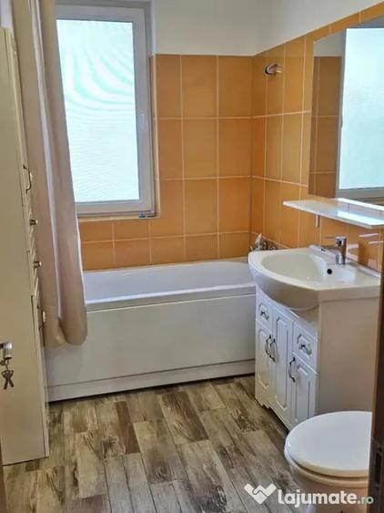 Apartament cu 3 camere decomandat în Florești