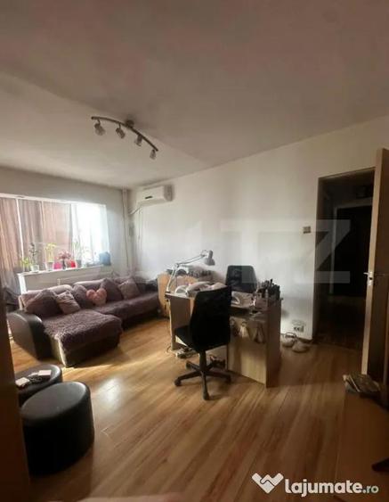 Apartament cu 3 camere semidecomandat, mobilat în Craiovița Nouă