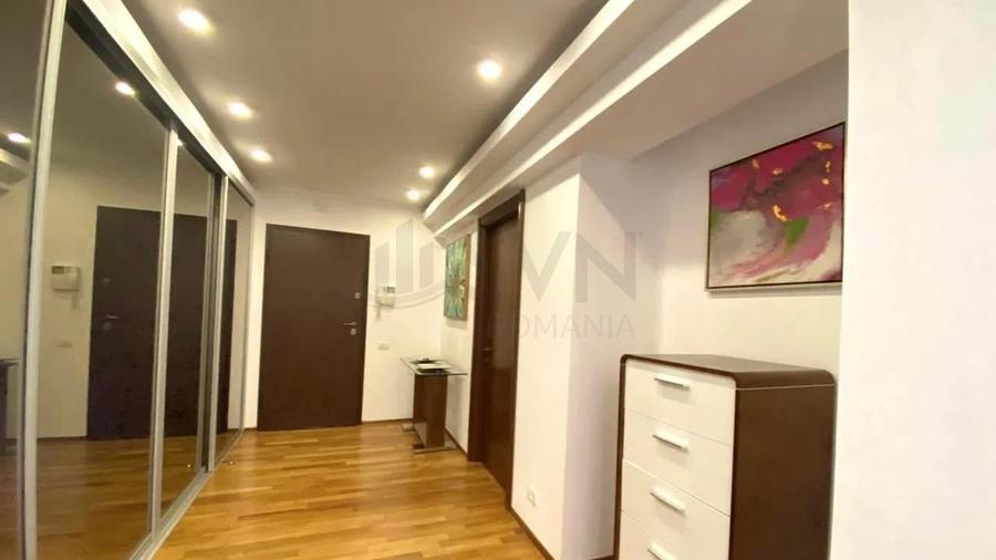 Apartament cu 3 camere semidecomandat, mobilat în Nordului