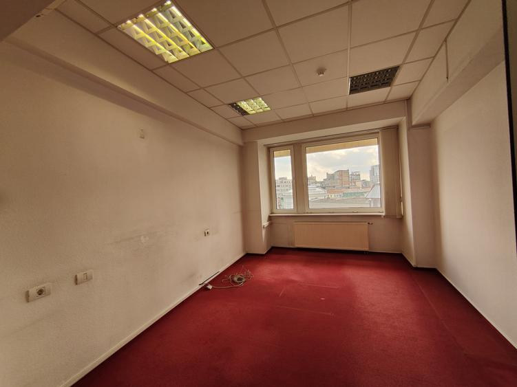 Birou, de 980 mp, în Universitate