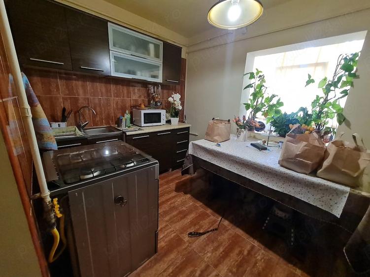 Apartament cu 3 camere decomandat, mobilat în Casa de Cultură