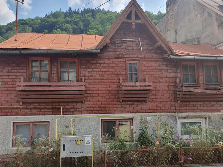 Casă cu Teren 327 Mp în Central