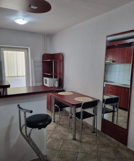 Apartament cu 2 camere decomandat în Soarelui