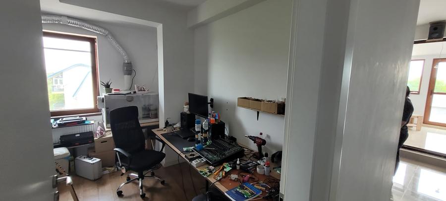 Apartament cu 4 camere decomandat în Drumul Taberei