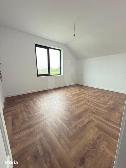 Casă cu 5 camere cu Teren 400 Mp în Vadu Pașii