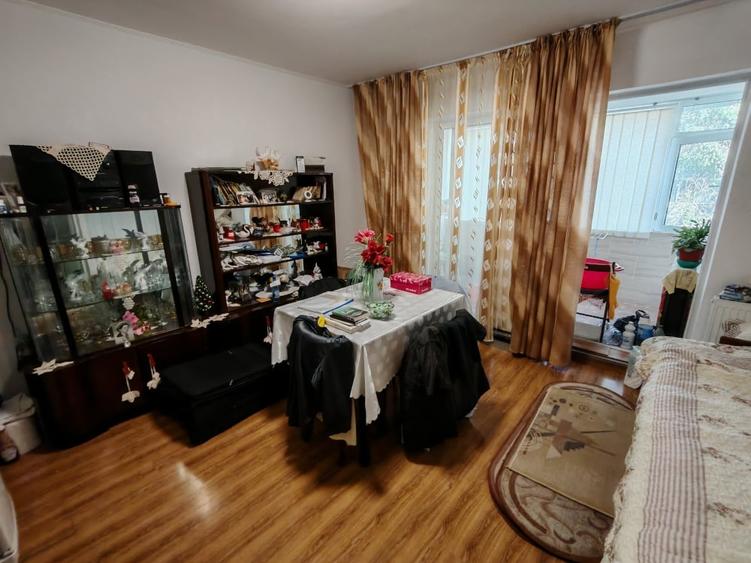 Apartament cu 3 camere decomandat în Micro 13