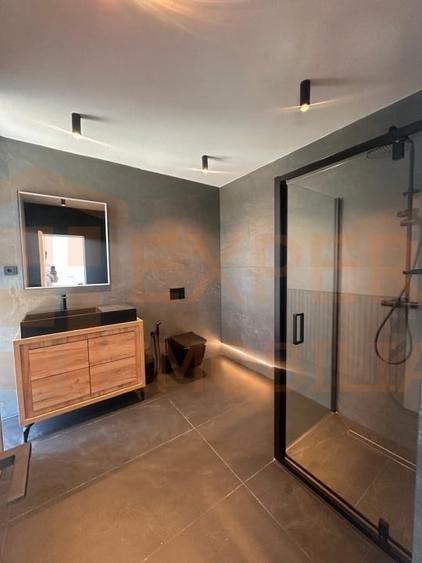 Casă individuală cu 4 camere cu Canalizare în Palazu Mare