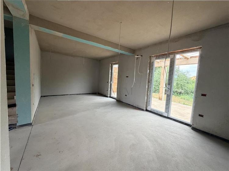 Duplex cu 5 camere cu Canalizare în Moșnița Nouă