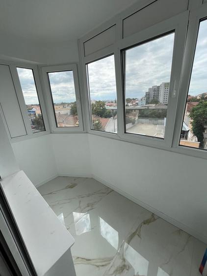 Apartament cu 4 camere decomandat în Centru Civic