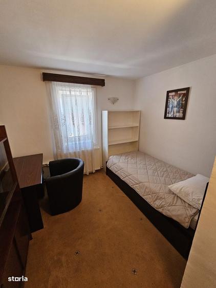 Casă cu 4 camere în Ciolpani