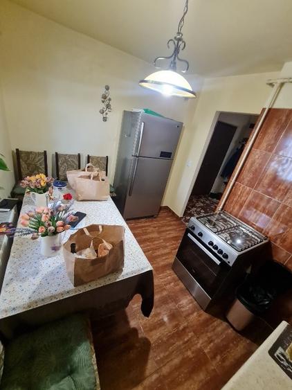 Apartament cu 3 camere decomandat, mobilat în Casa de Cultură