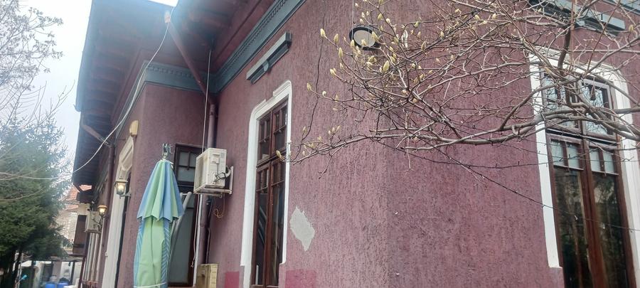 Casă individuală cu 5 camere cu Canalizare în Eminescu