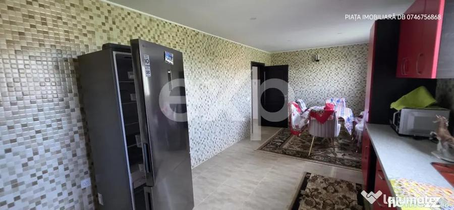 Casă cu 7 camere cu Teren 9800 Mp în Bungetu