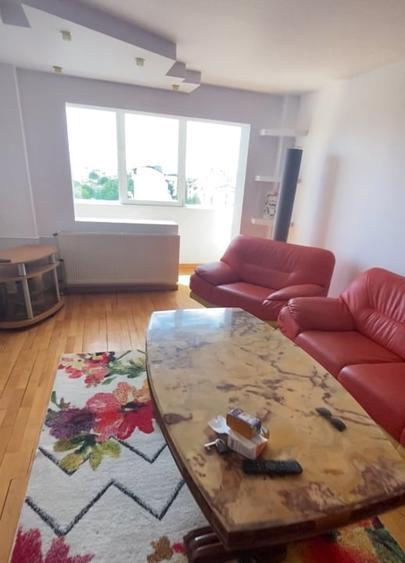Apartament cu 3 camere decomandat în Telegrafului