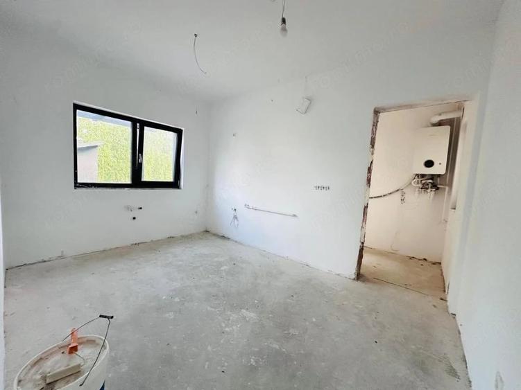 Casă cu 4 camere cu Teren 318 Mp în Urseni