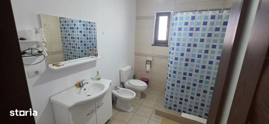 Casă cu 6 camere cu Teren 500 Mp în Malu Mare