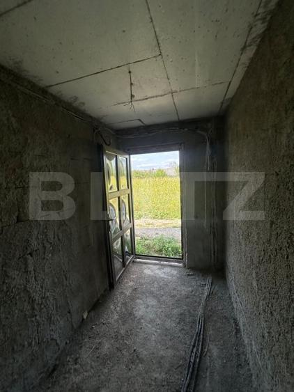 Casă individuală cu 4 camere cu Canalizare în Lazuri