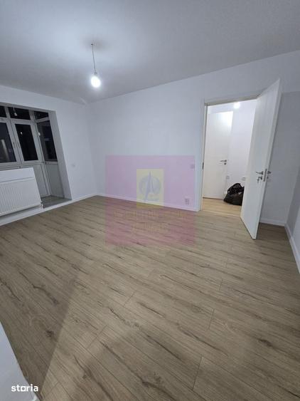 Apartament cu 3 camere semidecomandat în Giurgiului