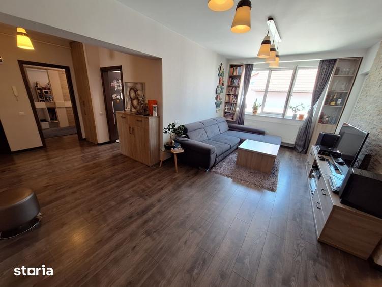 Apartament 3 camere, Jozsef Attila, etaj 2/3, complet renovat - 2