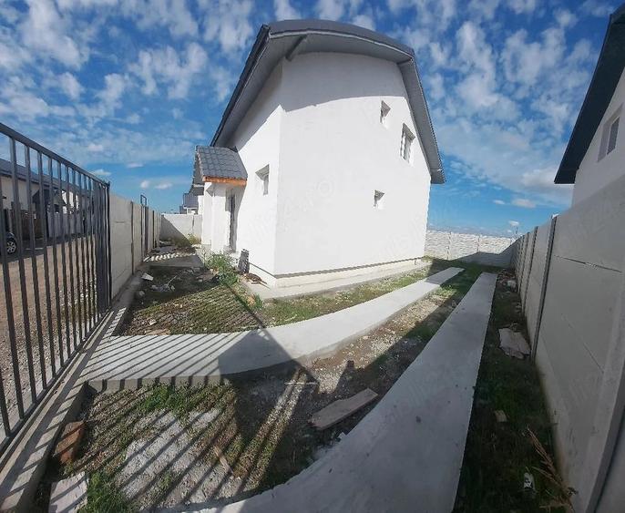 Casă cu 4 camere cu Teren 220 Mp în Vârteju