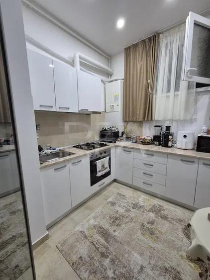 Apartament cu 3 camere semidecomandat, mobilat în Timișoara
