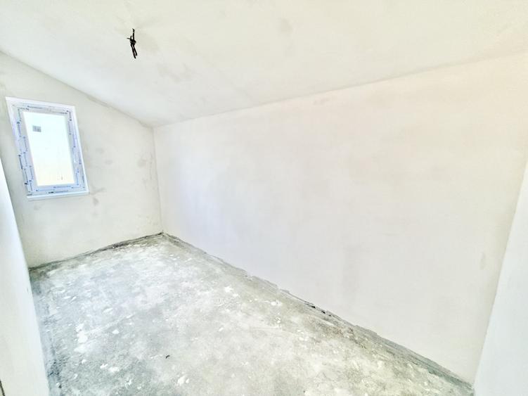 Duplex cu 4 camere cu Teren 275 Mp în Urseni