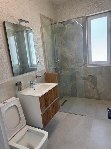 Apartament cu 2 camere decomandat în Plopi