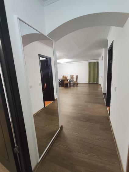 Apartament cu 4 camere decomandat, mobilat în Florești