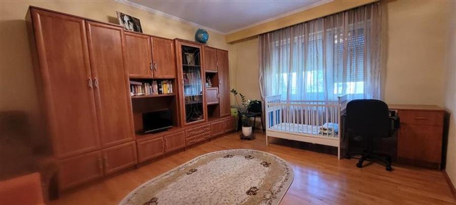 Casă individuală cu 5 camere cu Canalizare în Lazaret