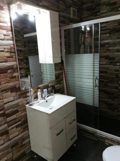 Casă cu 5 camere cu Canalizare în Central