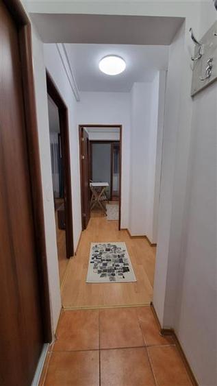 Garsonieră decomandată, mobilată în Micro 20