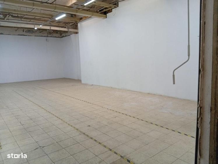 Spațiu comercial, de 1,000 mp, în Central