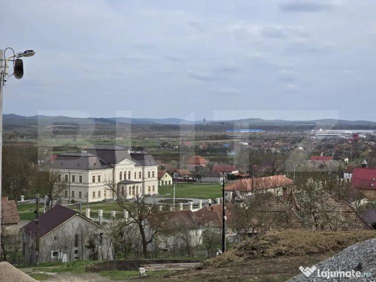 Teren în Răscruci
