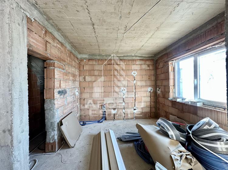 Duplex cu 5 camere cu Canalizare în Dumbrăvița