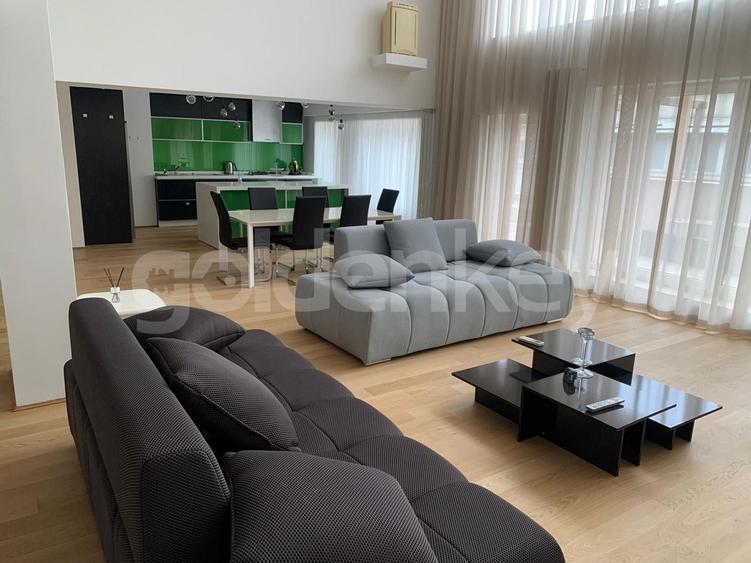 Apartament cu 4 camere semidecomandat, mobilat în Herăstrău