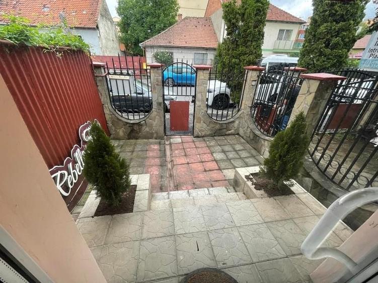 Spațiu comercial, în Central